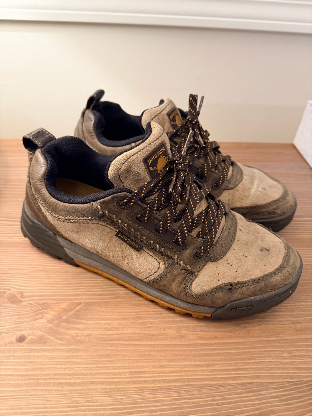 Patagonia Men's Boaris Size 8.5 Men’s Tan and Dark Brown Suede Hiking Sneakers